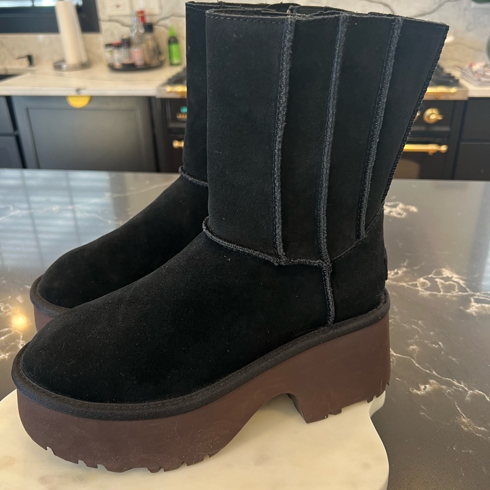 UGG *New with Tags* Women's Classic New Heights Twin Seam, Black, Size 8
